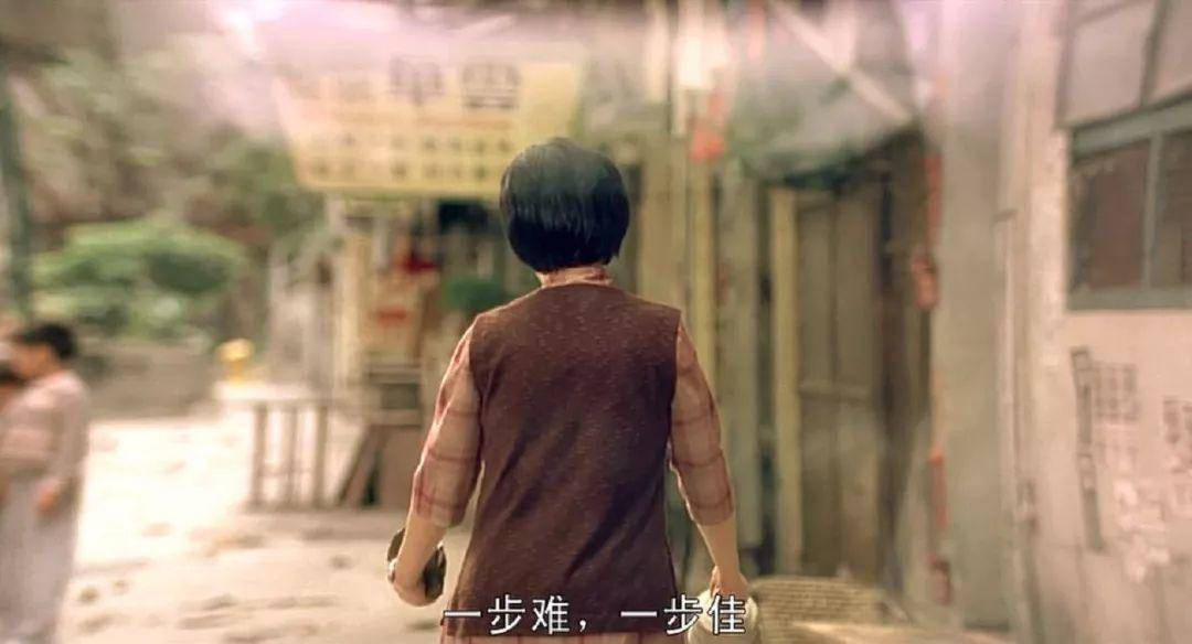 电影铺垫了很多的苦难,但在间隙中又插杂着很多温情抚慰,那些苦难岁月