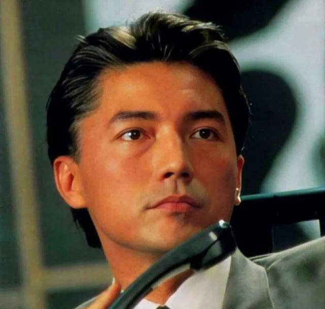 68岁尊龙仍单身一人,被称亚洲最美的男人,这些照片太珍贵了