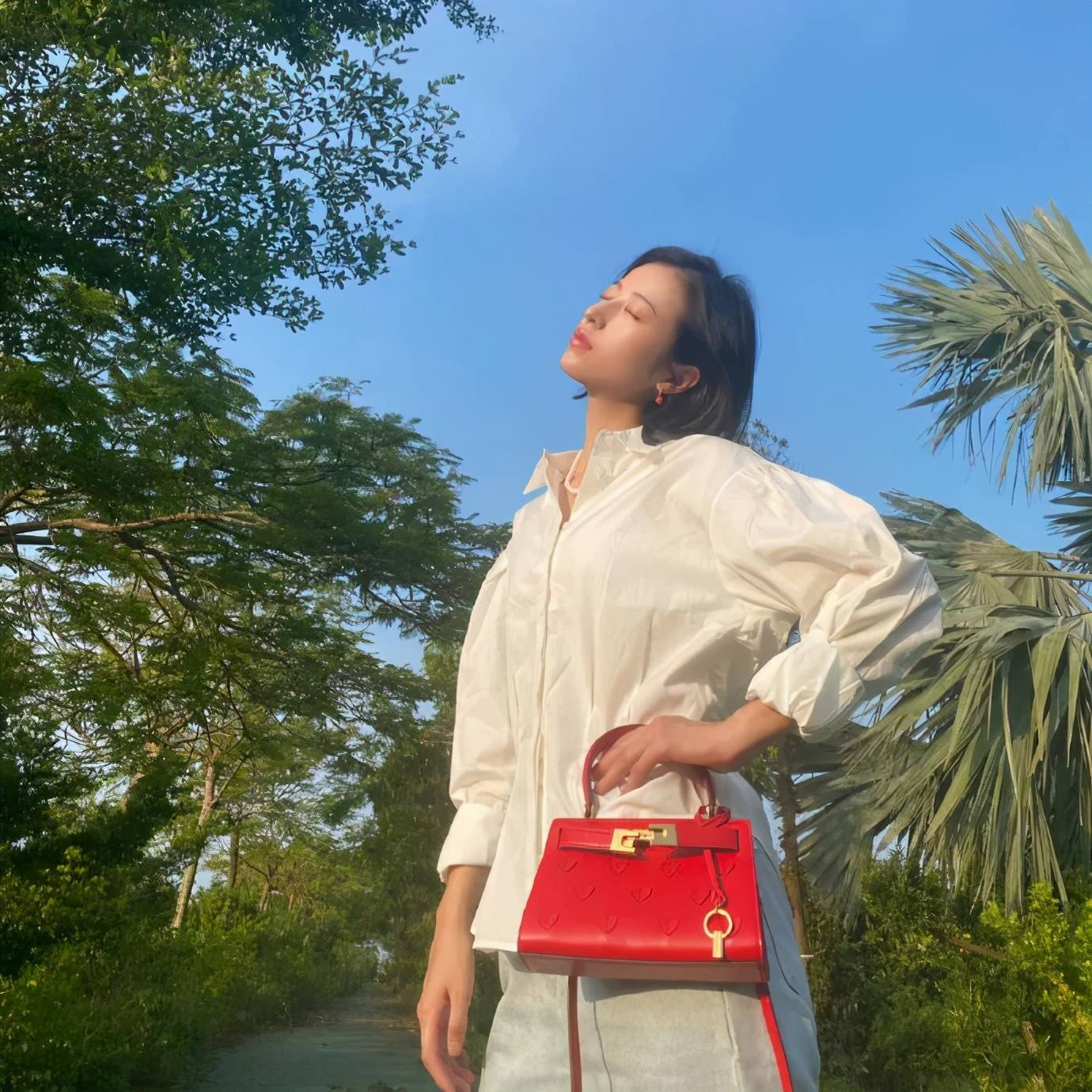 周扬青未p生图也太虐了脖子短到没边了这造型真的一言难尽