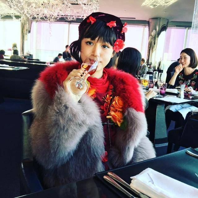 23岁富婆上电视征婚:唯一要求家产6000亿!网友:真实版公主病?