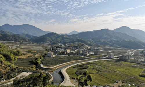 扎根安溪干实事贫困山村焕新颜