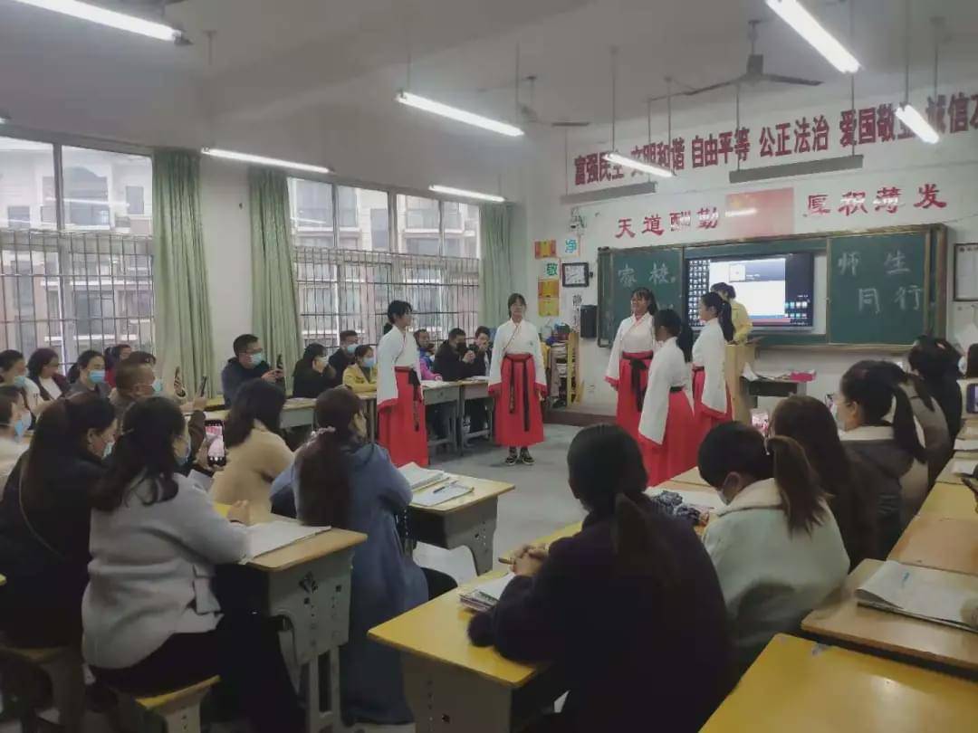信阳市春华学校家长会