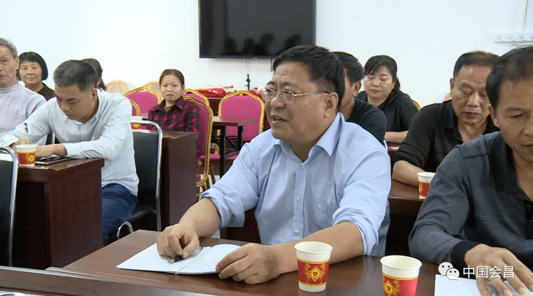 余学明到文武坝镇调研指导脱贫攻坚工作宣讲党的十九届五中全会精神