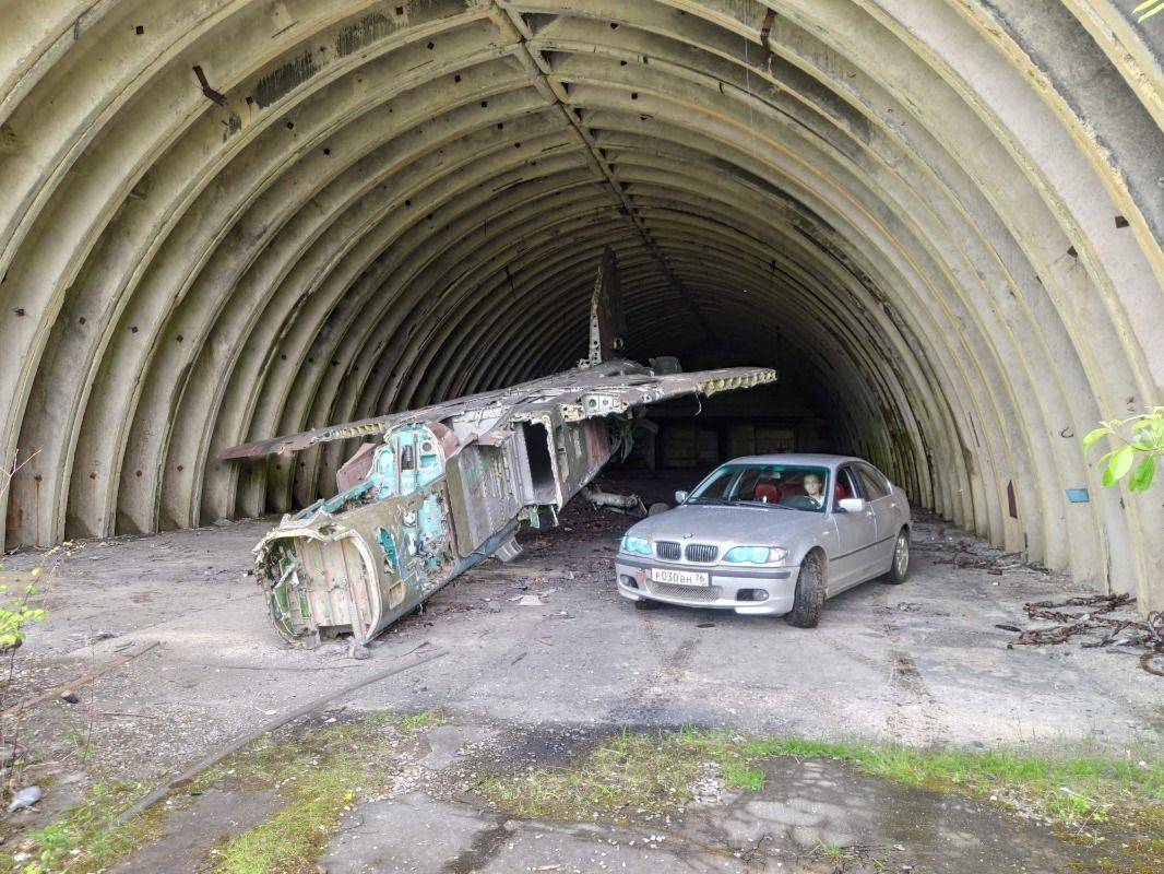 库页岛上最荒凉的机场近26年时间没有飞行员乘客飞机都废弃了