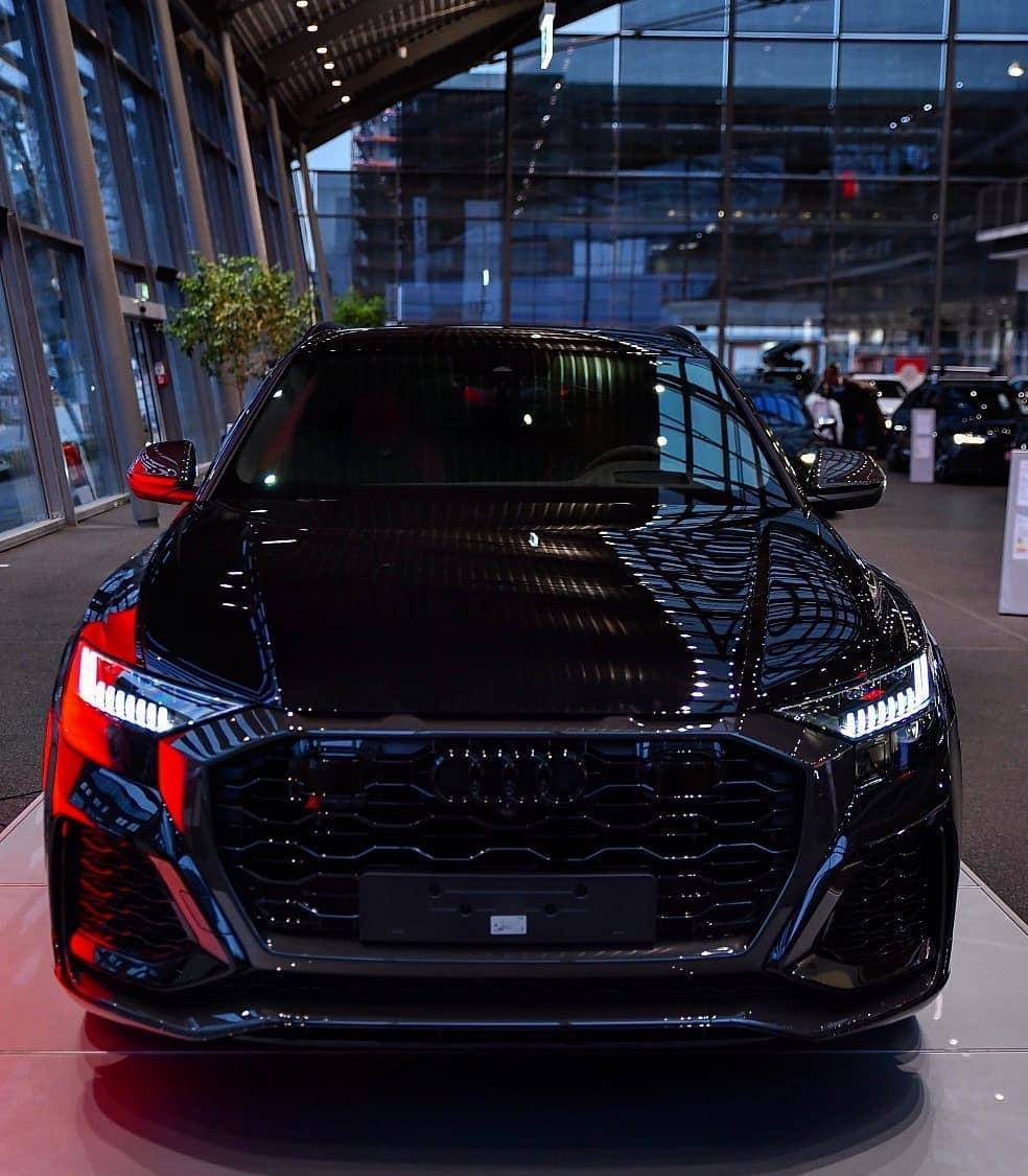 作为奥迪q8的顶级性能版车型,rsq8搭载了兰博基尼urus同款发动机,其最