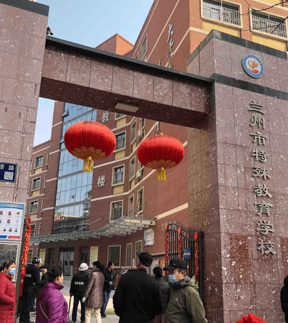 兰州盲聋哑学校为特殊儿童架设希望之桥