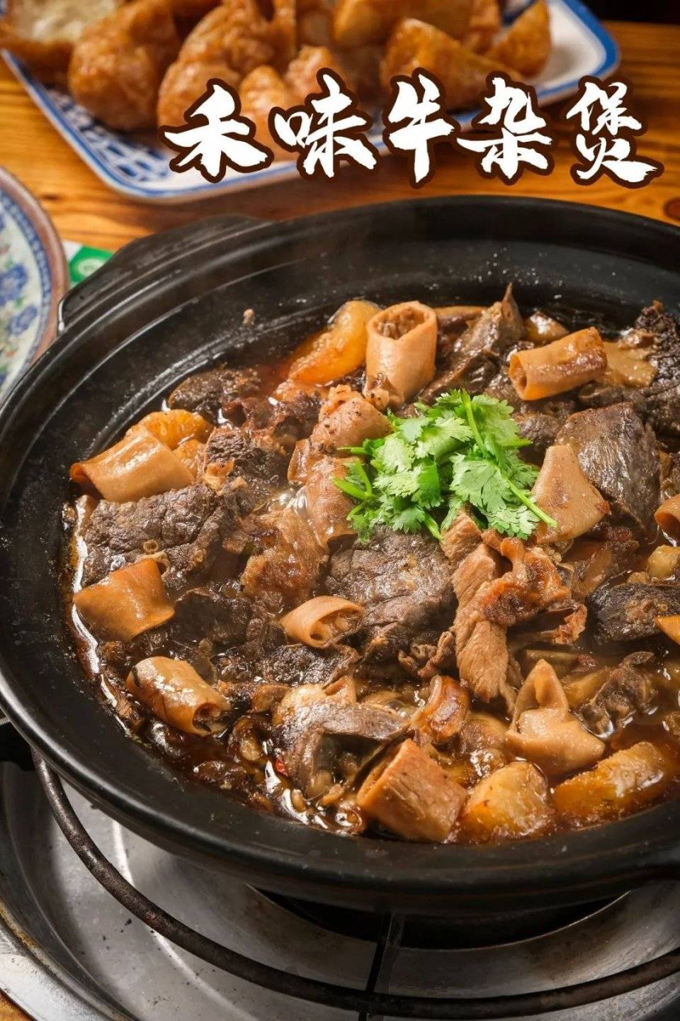 30斤重巨型牛骨煲吸骨髓再啃肉吃骨头都饱了