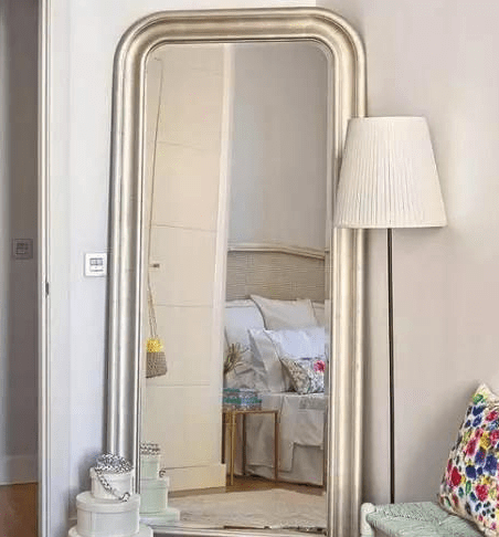 镜子正对着卧室床有什么说法?