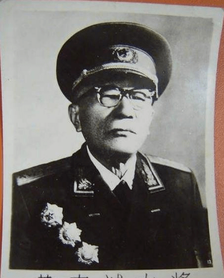 担任文职的黄克诚,有何功劳,可以位列大将第三,超过