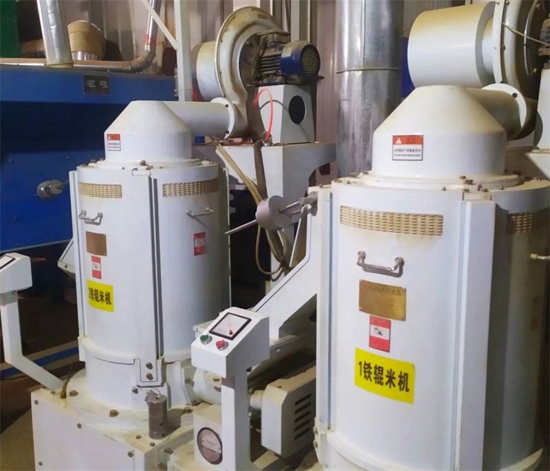 为保证优质小米,一,他们经过考察对比,选用中外合资齐鲤集团成套碾米
