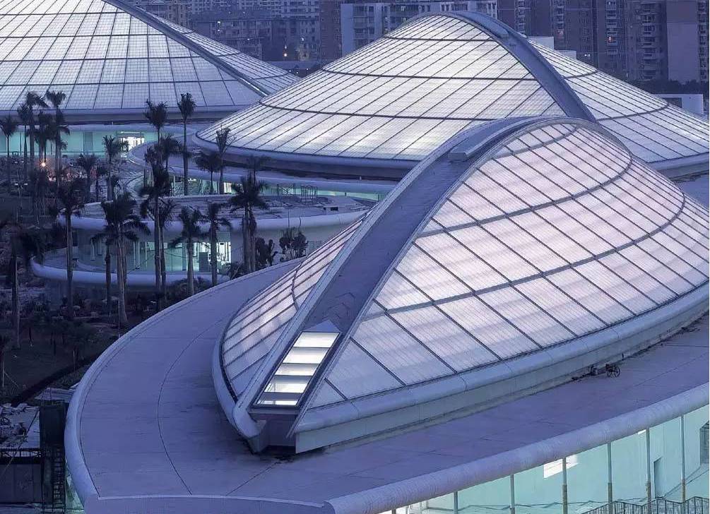 2,广州体育馆pc作为深圳大运会主体最外层材料的使用,是因其卓越的