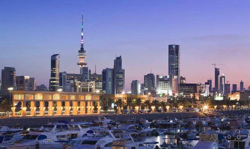 向科威特出兵后,十万大军顺利收回了科威特,于是伊拉克宣布重新设立