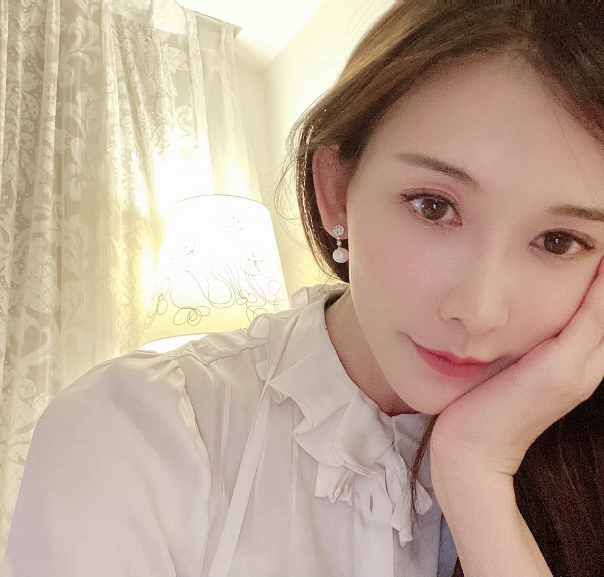 46岁林志玲晒自拍庆生,美丽动人不见老,婚姻的功劳?