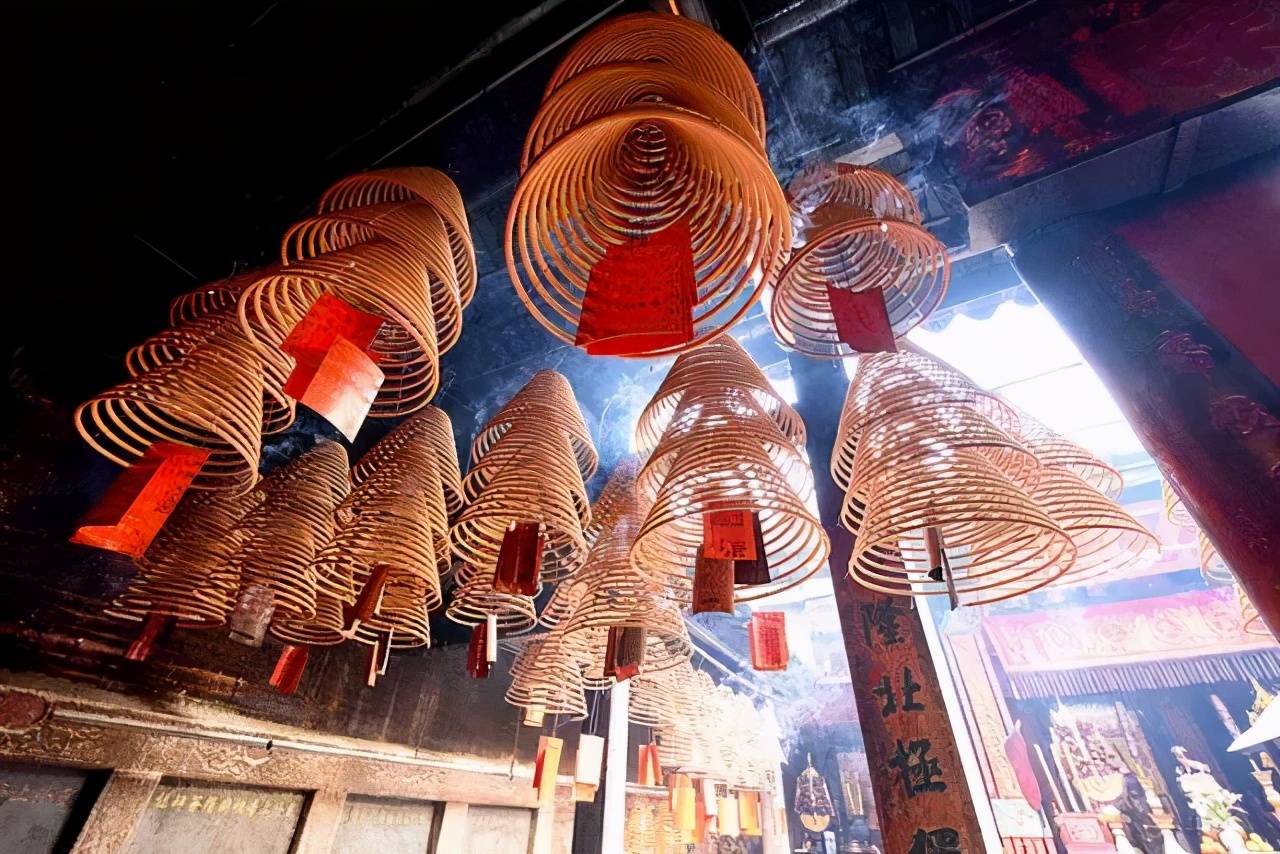 不仅如此,下元节还融进了许多农业生产中的祭祀风俗,使其又成为一个