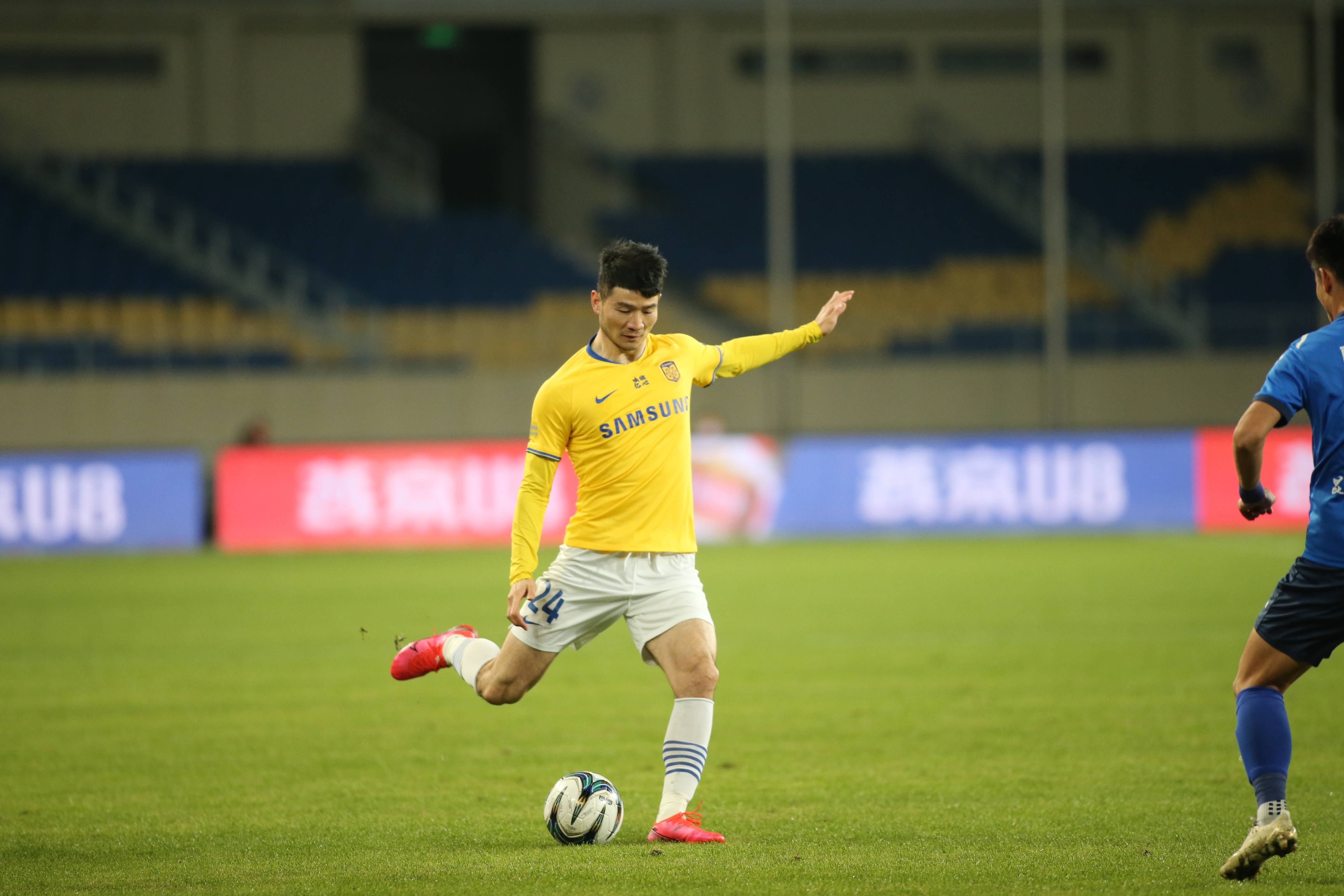 高清:足协杯苏宁2-0昆山 吴曦破门全队开心庆祝