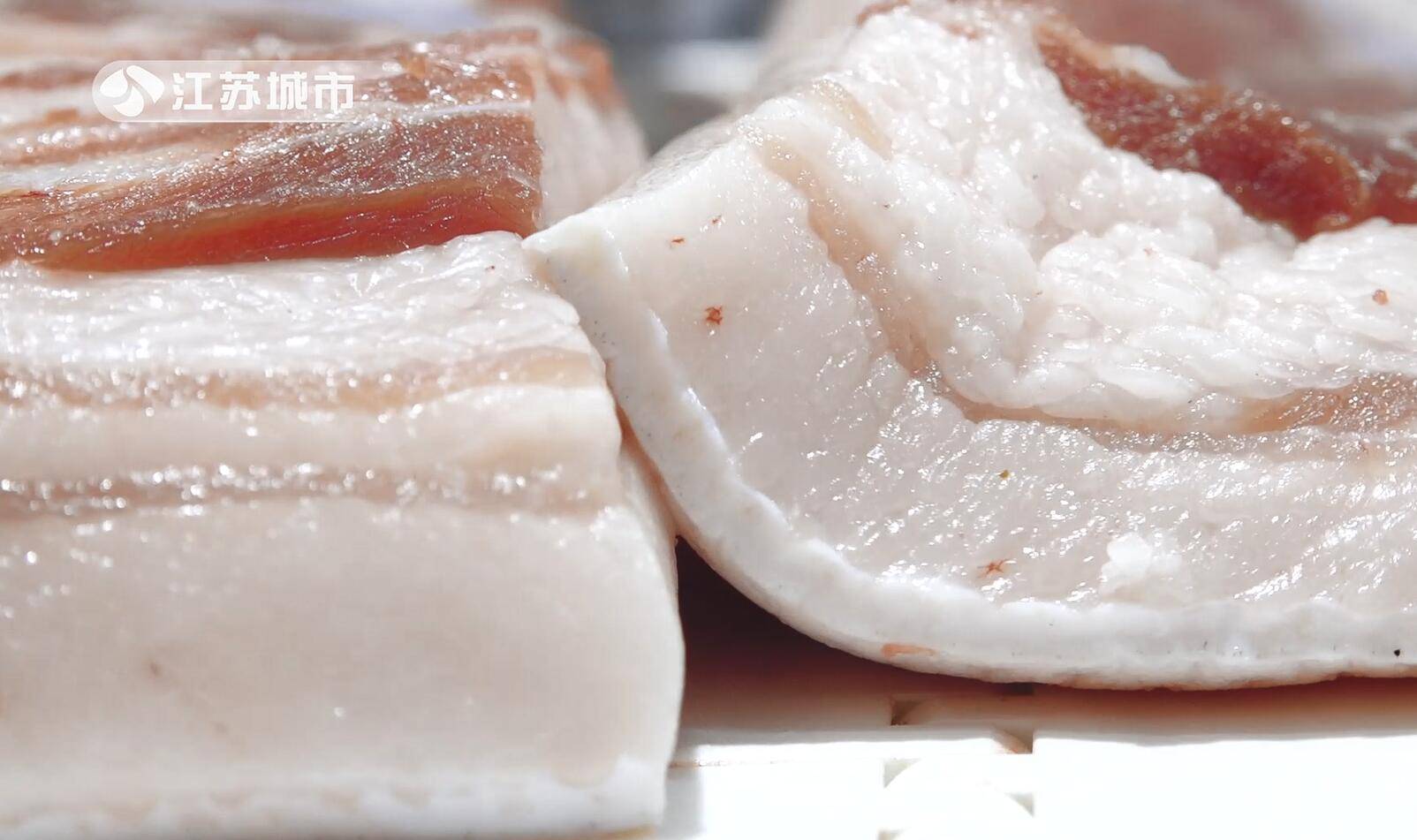 9%;失水率却比普通猪肉低90%以上,这使得东海老淮猪肉鲜嫩多汁.