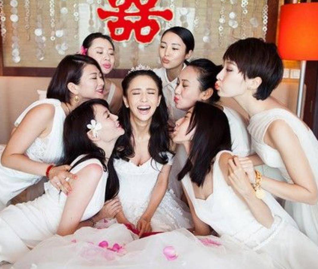 有种"最强逆袭"叫佟丽娅伴娘团,当年被嘲不够排场,如今她们不再低调!