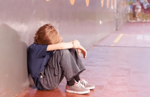 格雷盒子|孩子走向绝境,为何沉迷手机的他们内心如此脆弱