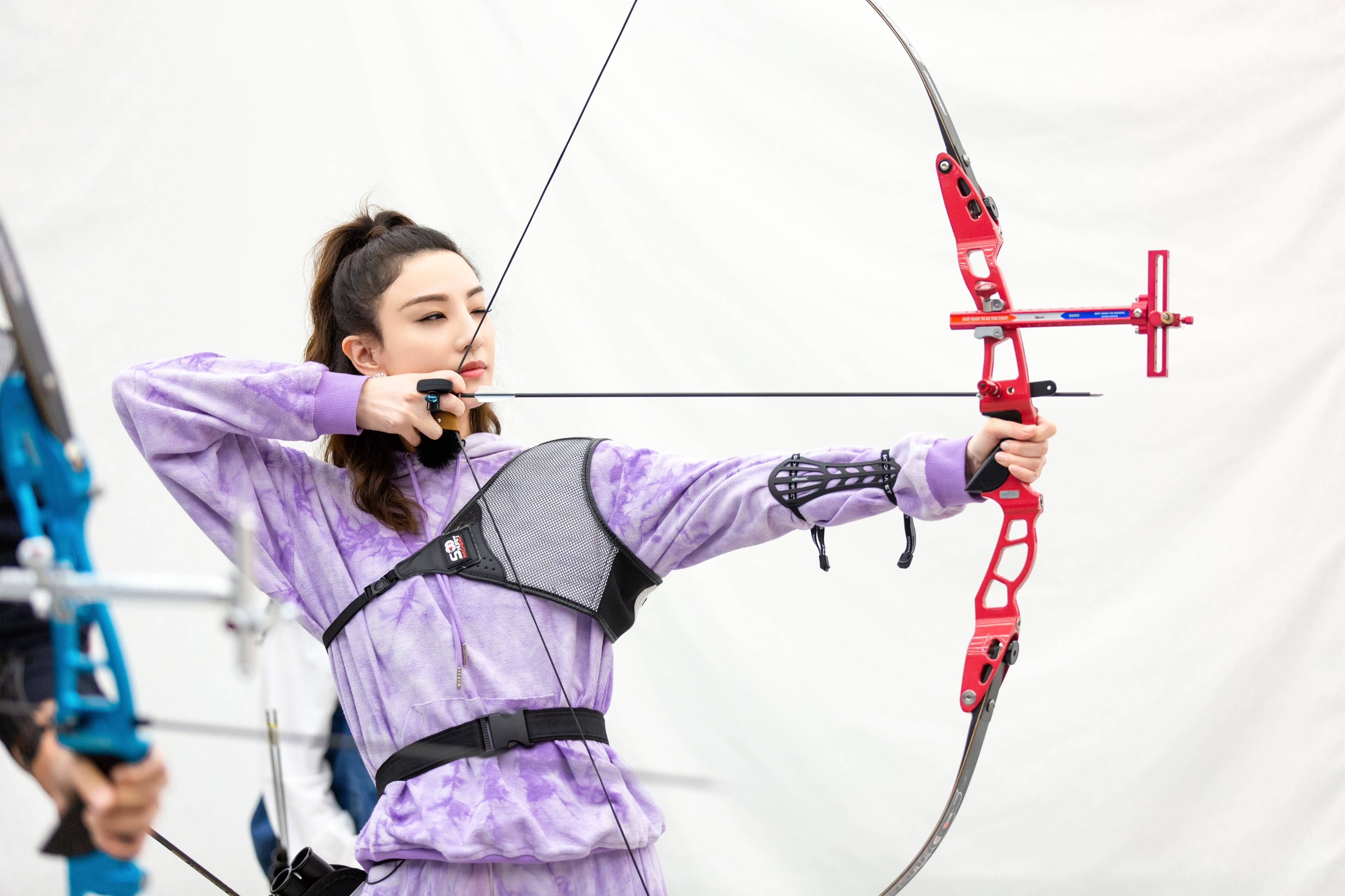 《小巨人运动会》郑希怡许佳琪射箭超a,瞄准靶心上演眼神杀