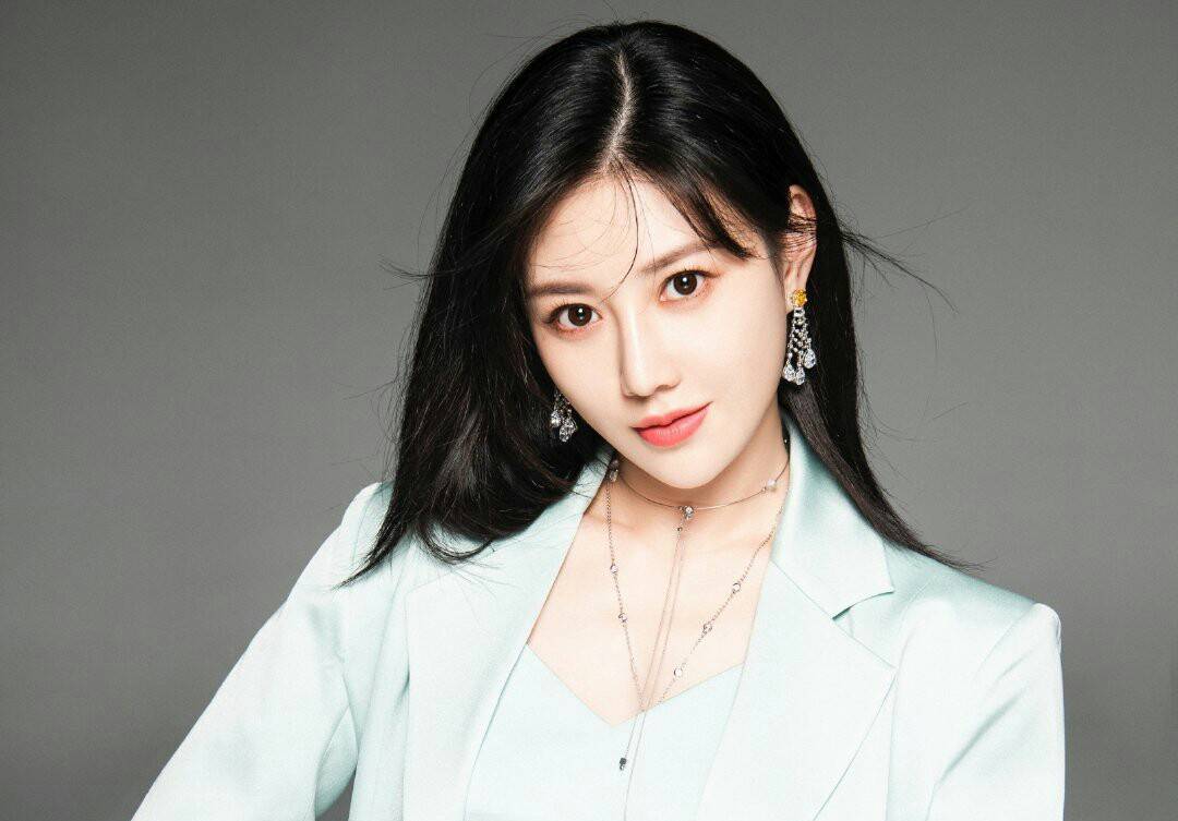 秦俊杰牵手侯梦瑶,好甜蜜,晴天猕猴桃:期待瑶象传奇