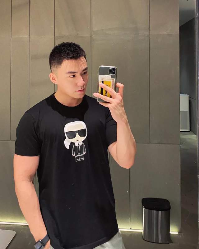 山东186大长腿肌肉帅哥走红,颜值高身材好,不愧是名媛一哥_手机搜狐网