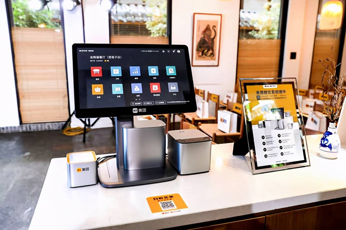 其中,美团餐饮系统也进行了全新的升级,包括智能收银一体机,智能打印
