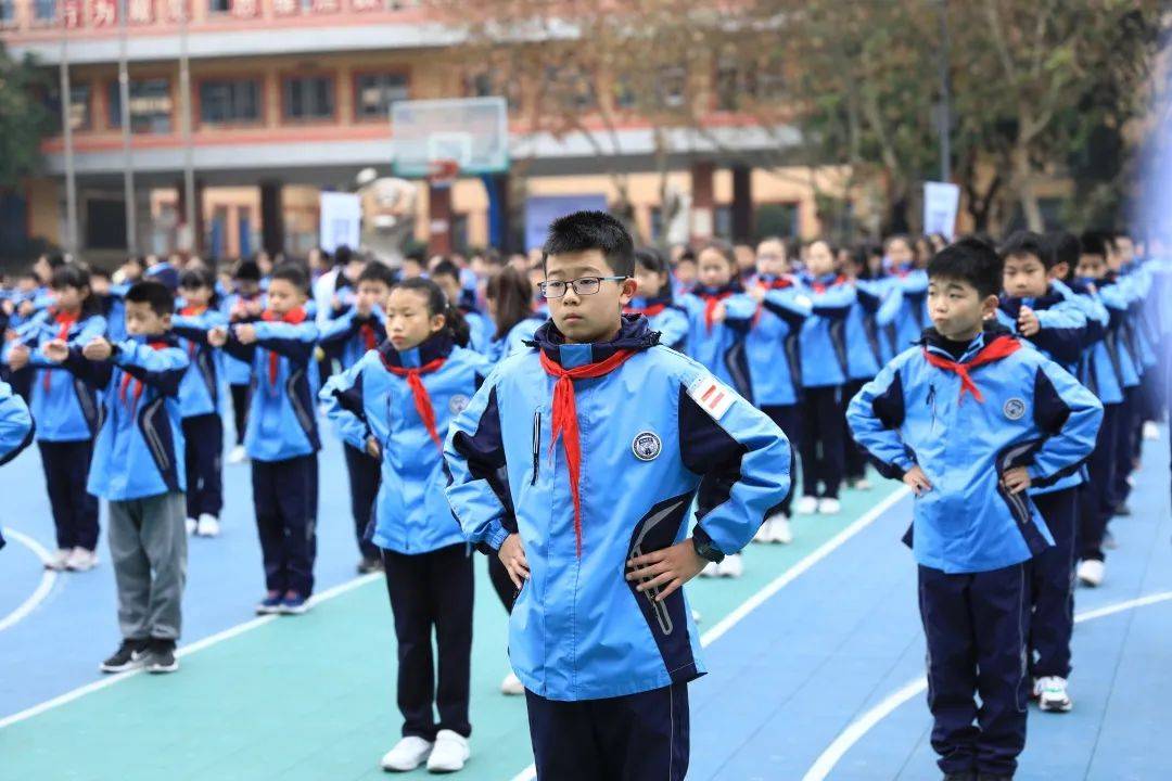 悦纳世界拥抱未来新津成外小学部首届趣味运动会萌动川蜀