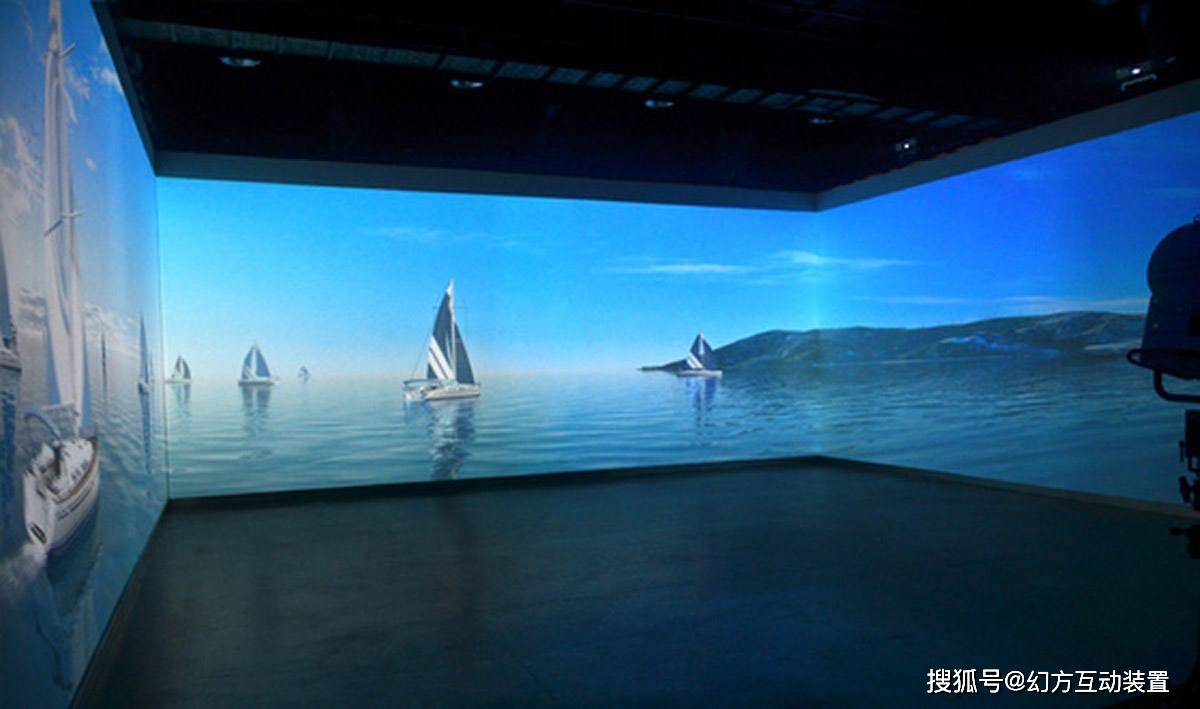 由于可以折叠,因此,摆放和展示时的造型可以多样化,而且在多通道投影