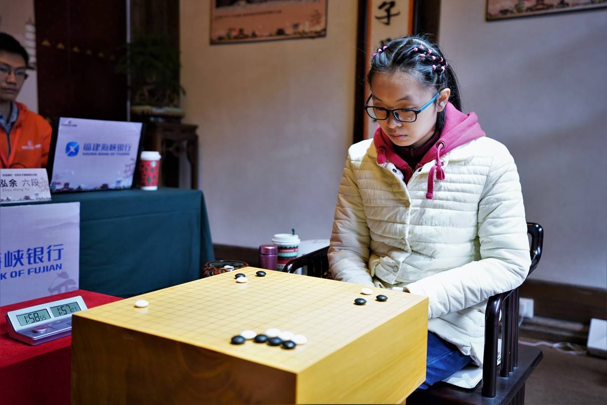 周泓余力斩於之莹赢得双鱼之战首夺女子世冠