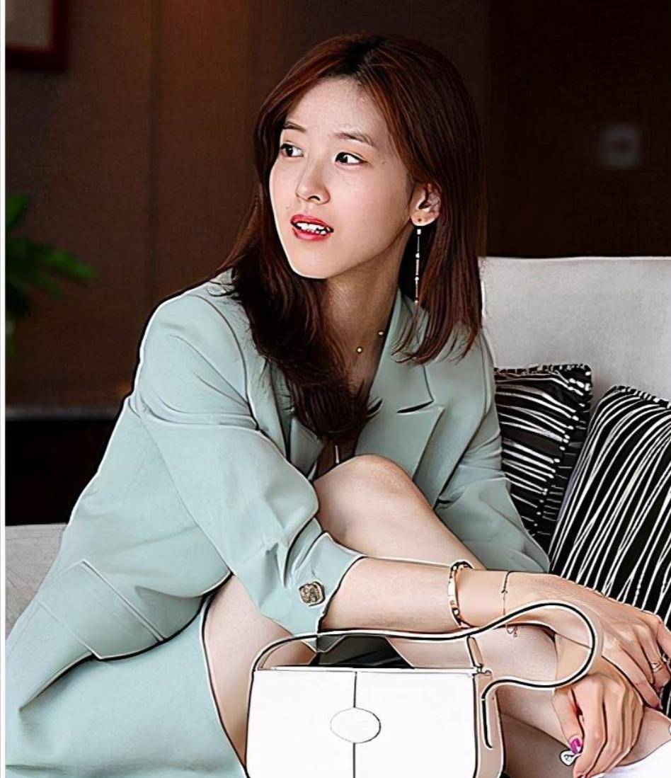 丈夫每月给她2000万零花钱,她却拿去创业,创办6家公司身价百亿_李巍