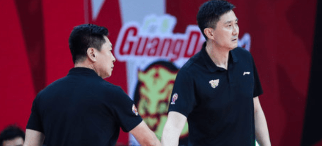 大冷门,杜锋半场输李春江12分!广东王牌15中5,苏伟痛苦伤退