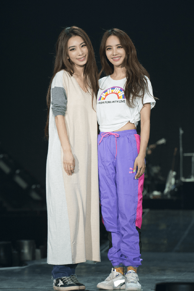 原创40岁蔡依林越来越野舞台造型惊艳夺目私服穿搭却很萌甜