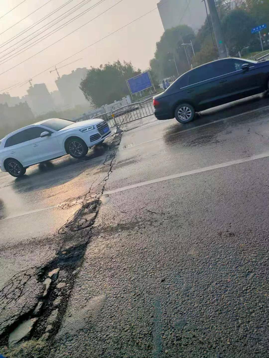 商丘南京路包河桥处沥青脱落存隐患12345接诉即办保安全