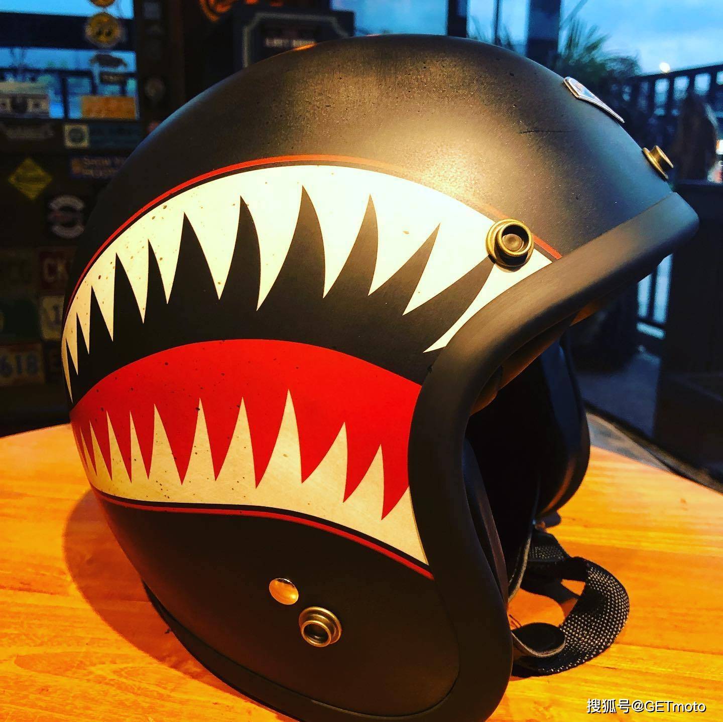 鉴赏手工彩绘ar头盔每一款都是精致的收藏品