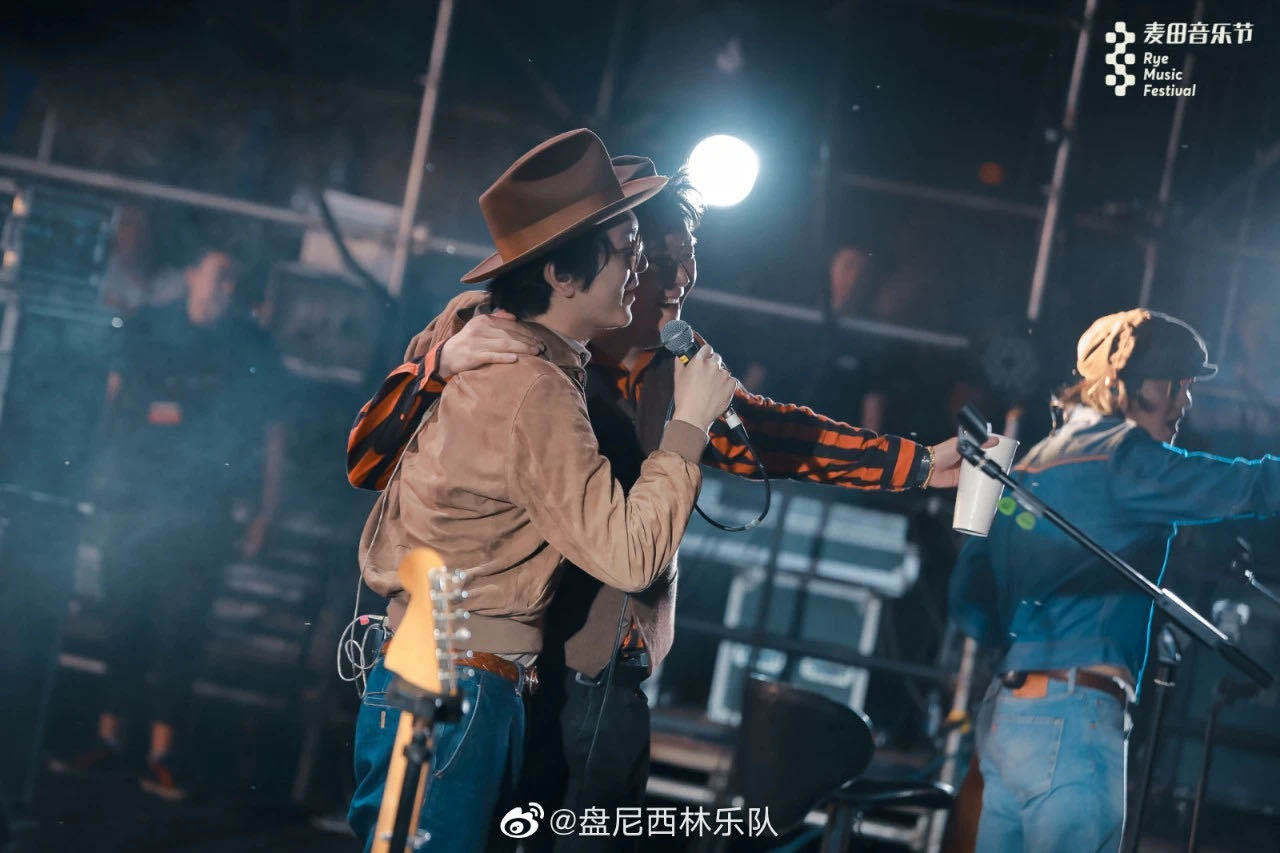盘尼西林乐队2020年平安夜专场延续黎明破晓时