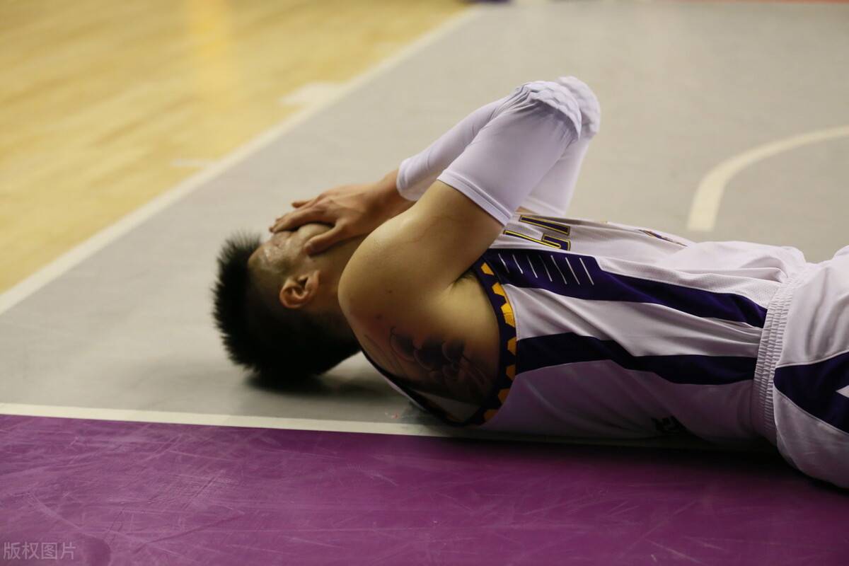 辽宁狂屠江苏43分杨鸣傻笑到家完全不顾李楠内心滴血感受