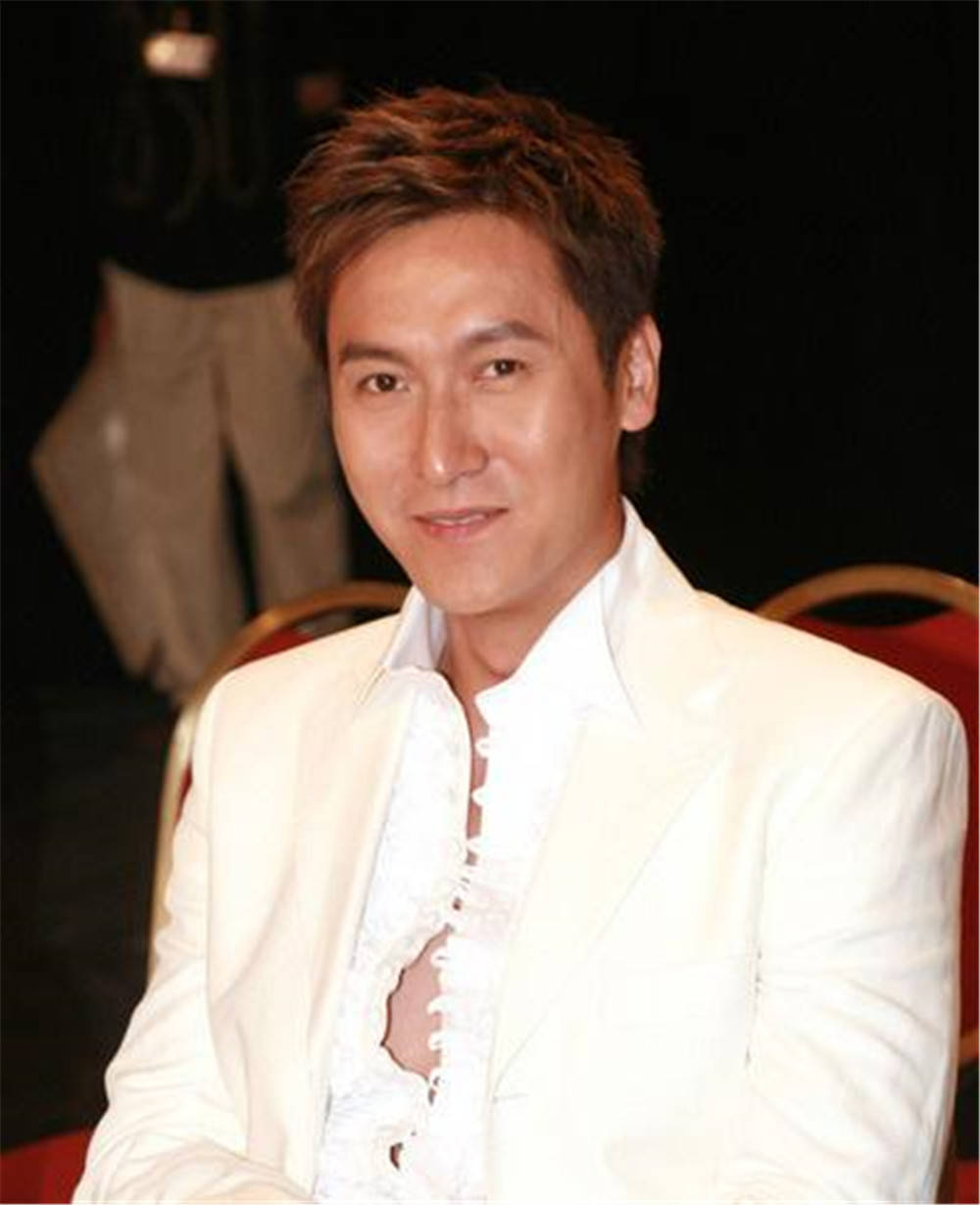 tvb的不老男神与初恋妻子恩爱27年如今22岁儿子颜值爆表