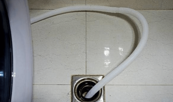 洗衣机排水管直接插地漏可行吗?听老师傅一说,才知自家被坑惨了