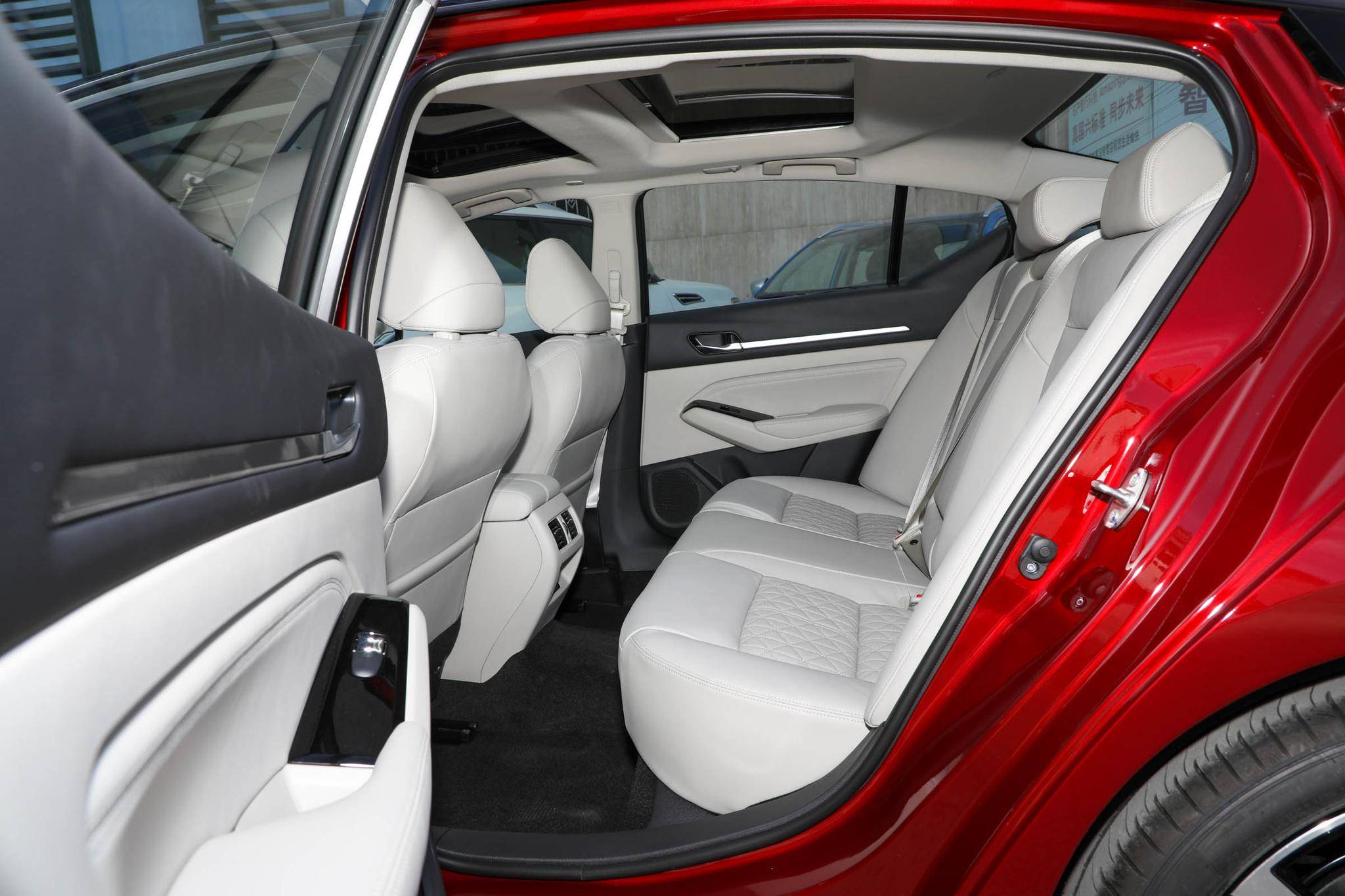 试驾2021款天籁把家里的沙发搬到一辆b级车上是什么感受