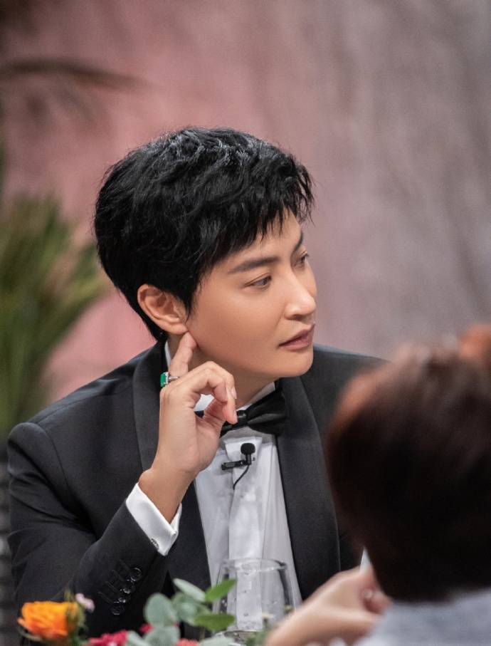 49岁陈志朋晒照暴瘦,为参加比赛太拼了,曾被金星吐槽肚子大_减肥