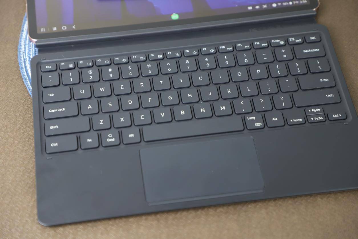 pen之外,三星galaxy tab s7 还拥有三星专属的samsung dex模式,在这一