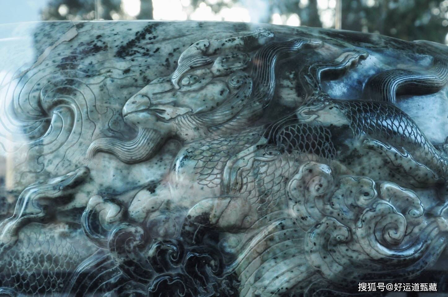 元代储酒器渎山大玉海,玉质柔和细腻,因材施艺,形神兼备