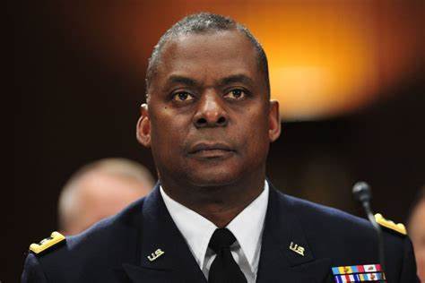 1953年8月8日,劳埃德·奥斯汀出生于美国佐治亚州托马斯威尔市的一个