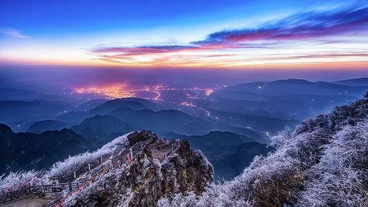 冬天的峨眉山,山顶宛如仙境