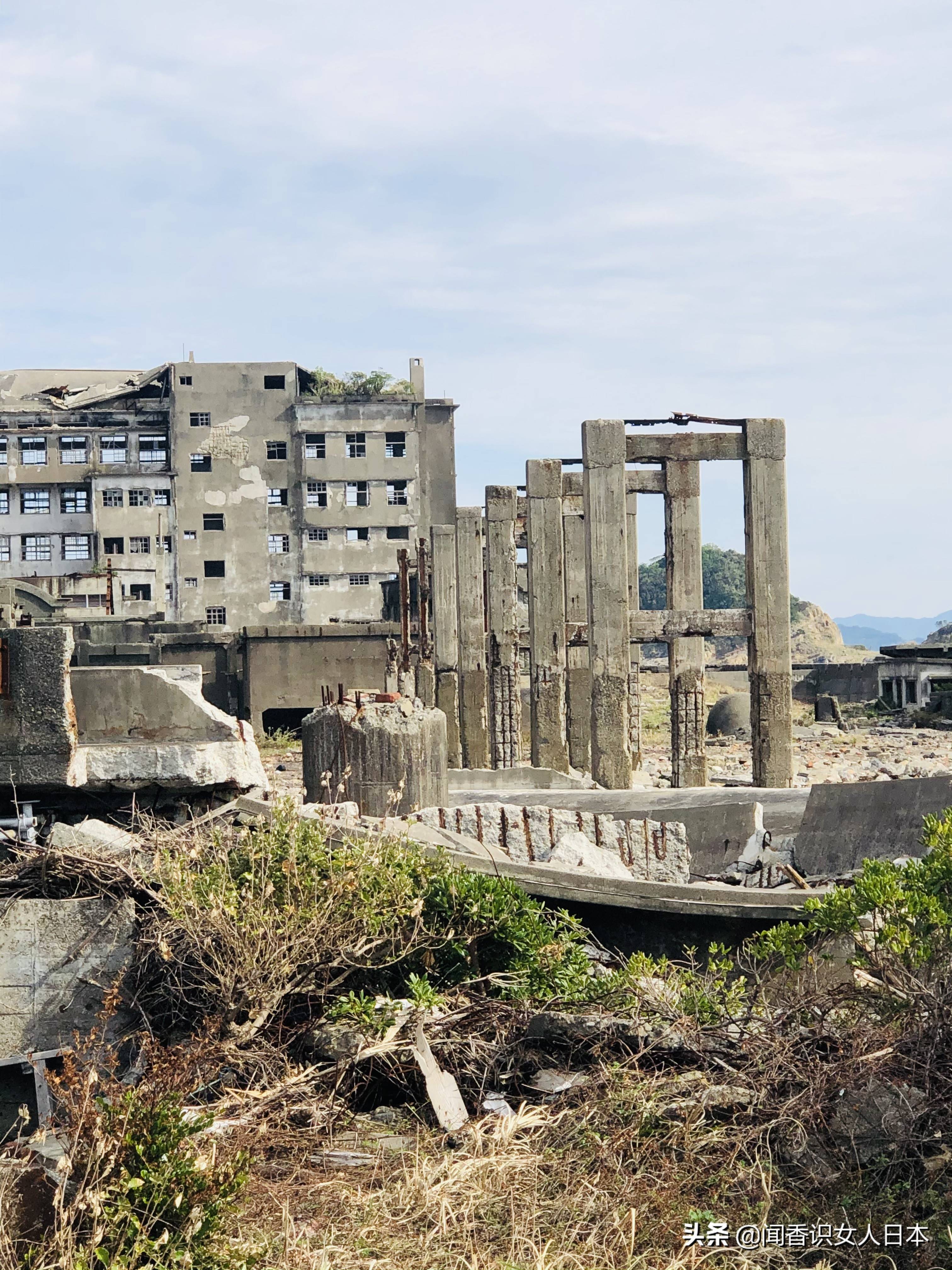 日本军舰岛,一座废弃的无人岛,现在是热门观光地,岛上废墟遍地