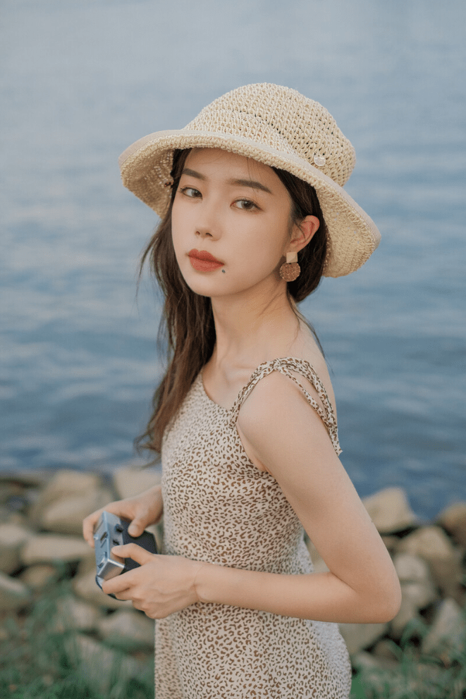 拒绝拍照剪刀手,10个女生必备拍照姿势,拍照自然美美哒