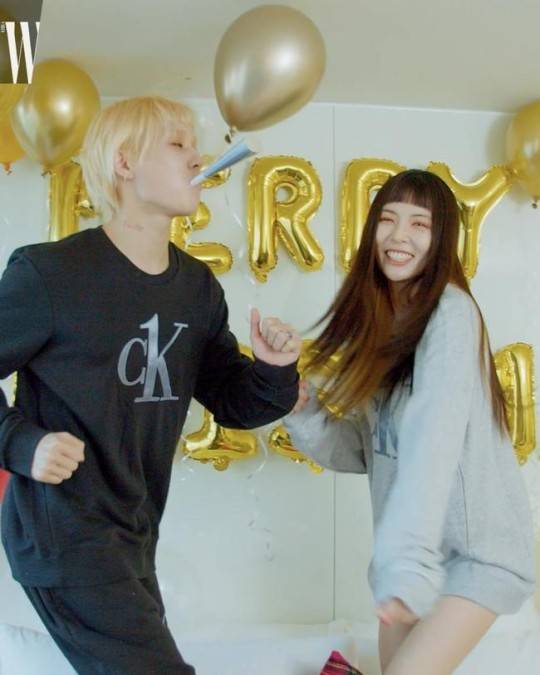 韩国明星情侣泫雅金晓钟拍写真亲密互动