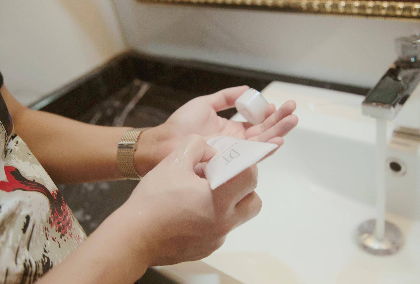 交流|精致护肤达人：徐华钦专访