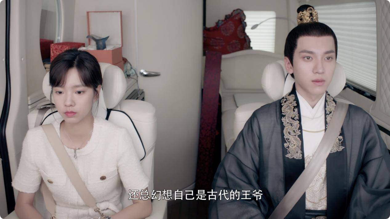 饰演男主朱宣文的演员完颜洛绒,曾出演过大热剧《韫色过浓》 明明有