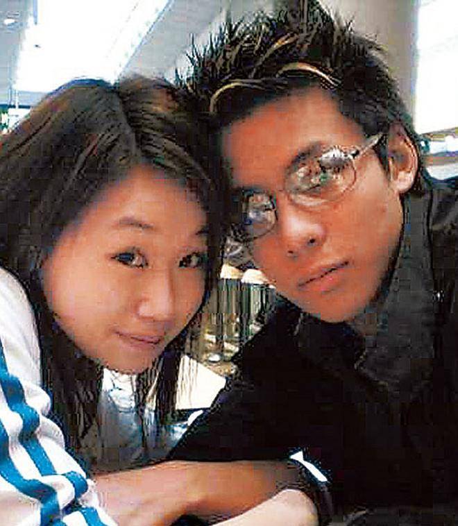 在国外读大学期间,霍启仁曾与一个叫rebecca的女孩互生情愫,在交往